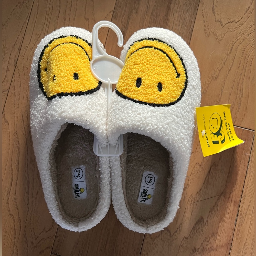 Pretty Simple Smiley Slippers